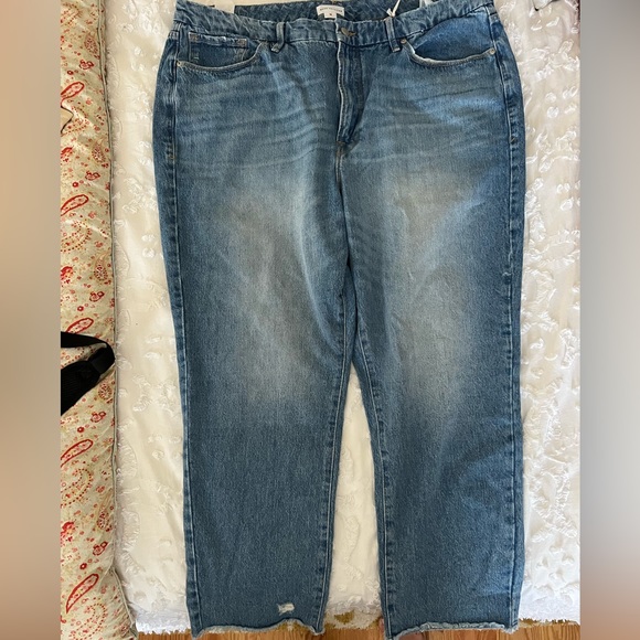 Good American Straight Leg Jeans - Picture 7 of 9